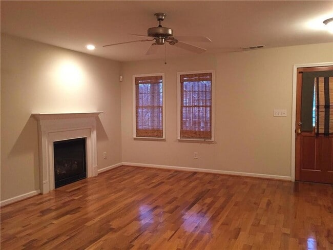 Building Photo - 685 Garibaldi St SW