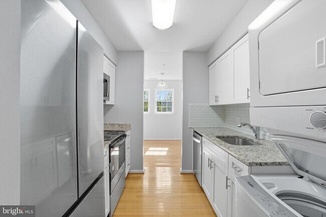 Building Photo - 8399 Montgomery Rd