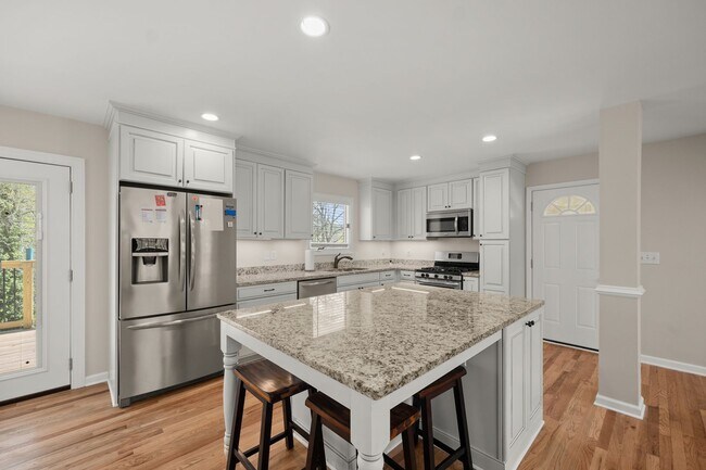 Building Photo - 3 Bedroom Lake Home In Gainesville!