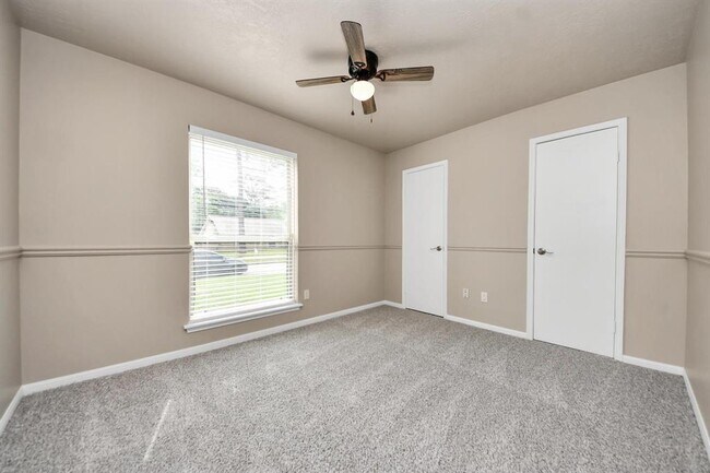 Building Photo - 23223 Canyon Lake Dr