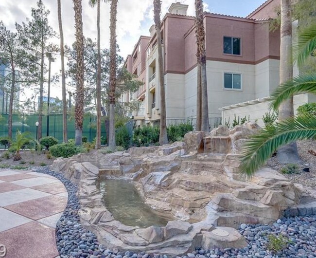 Building Photo - 270 E Flamingo Rd