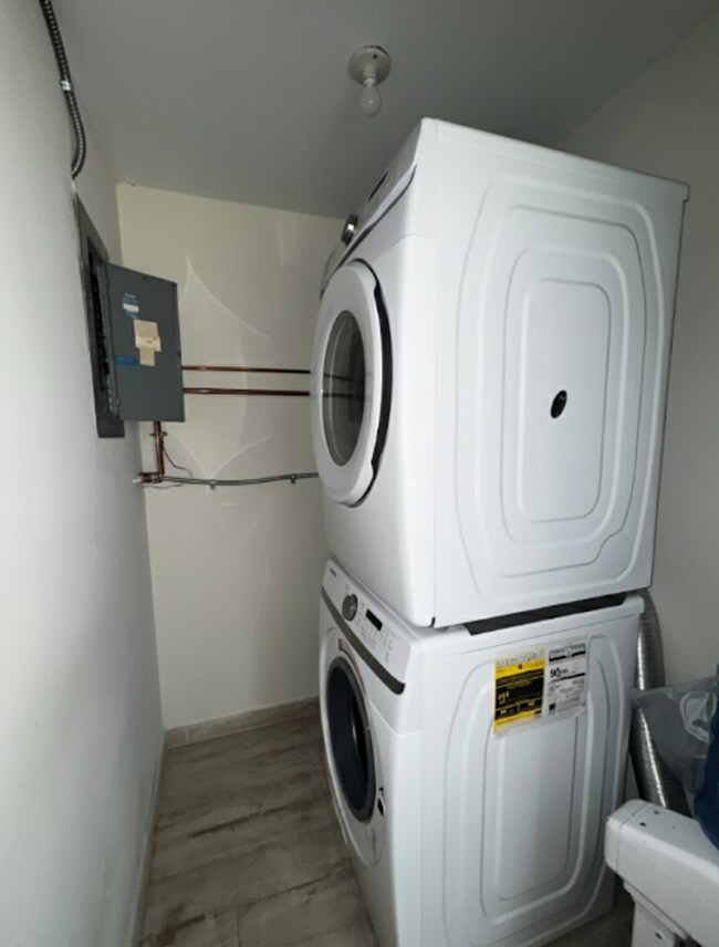 Building Photo - 3585 SW Pompano Rd