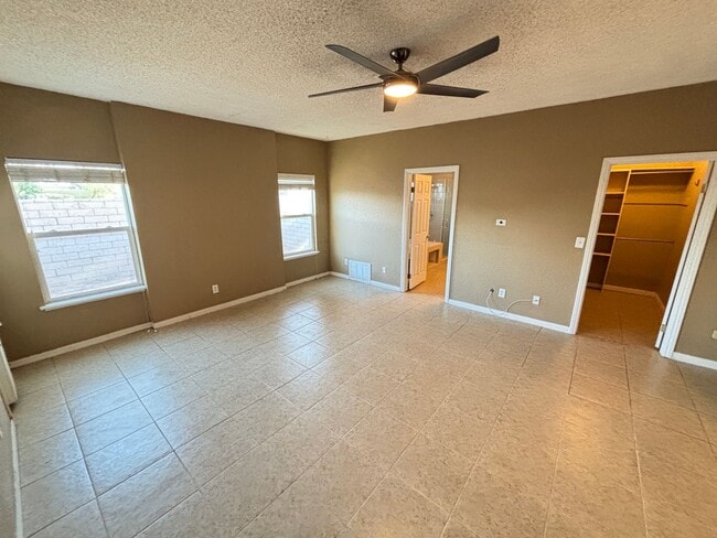 Building Photo - Stunning 3Bed/2Bath/2Car 1st Floor Condo with Private Yard, and Luxurious Amenities!