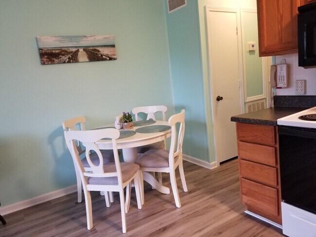 Building Photo - 40 Folly Field Rd