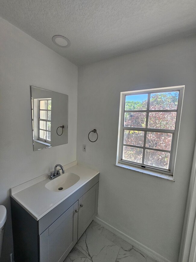 Building Photo - 1406 36th Ave