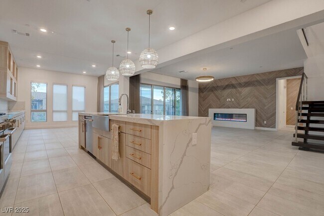 Building Photo - 230 Carmel Sky St