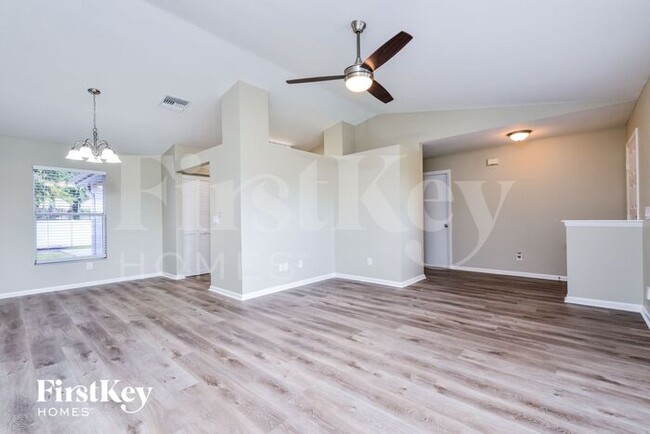 Building Photo - 3330 SW 27th Ave