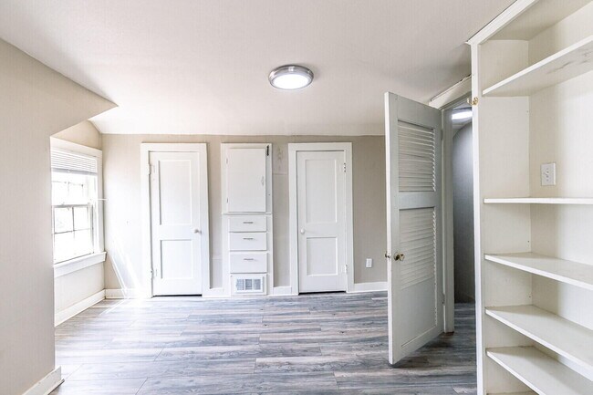 Building Photo - 2311 25th St