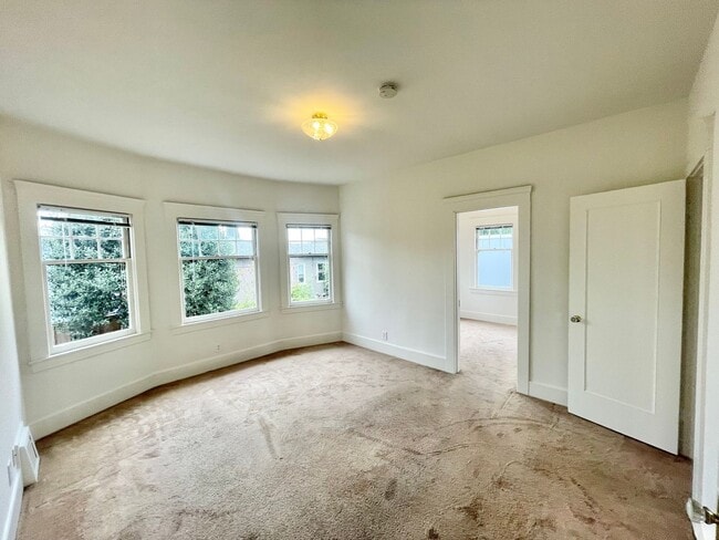 Building Photo - Westwood Park - Stunning 4BR+ / 2 BA Home ...