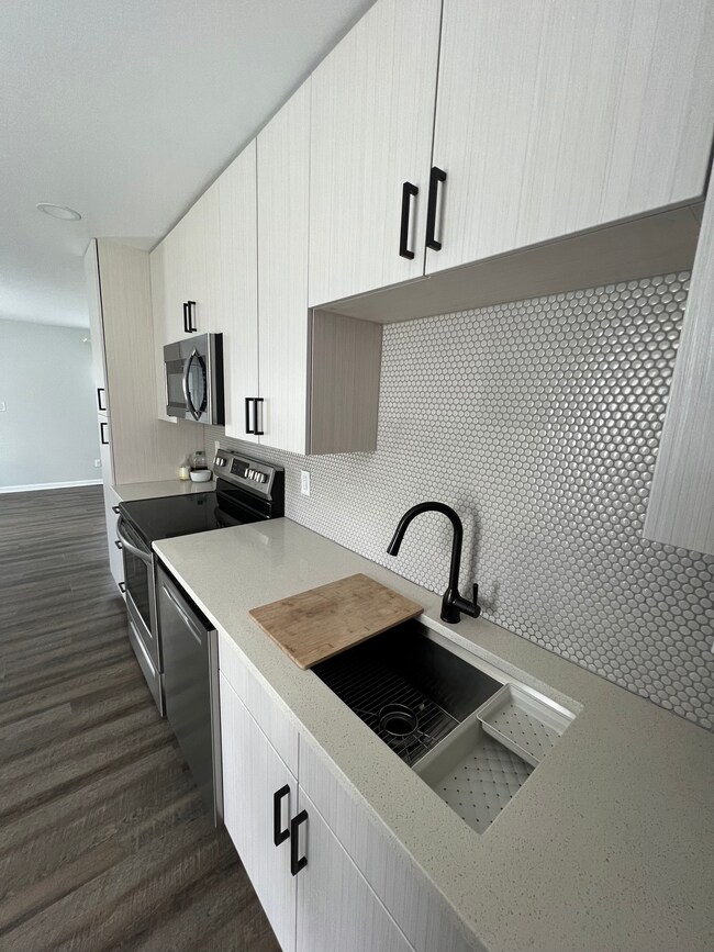 Penny Backsplash, Matte Finishes, and Stainless Steel Farm Sink - 4804 Hoyle Dr