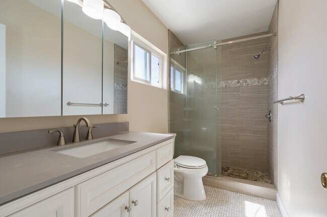 upstairs bathroom - 2516 Voorhees Ave