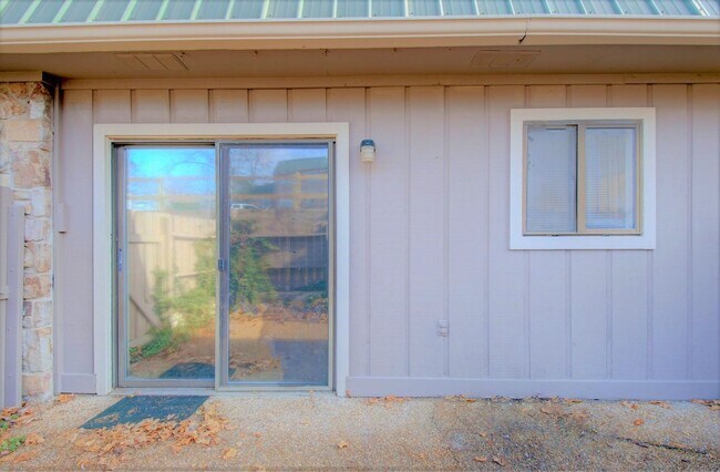 Building Photo - Great Value in convenient location!