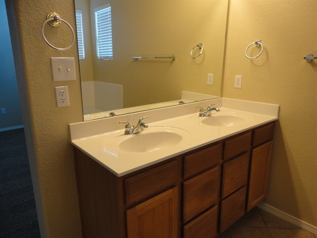 Building Photo - 529 Sunny Meadows Dr NE