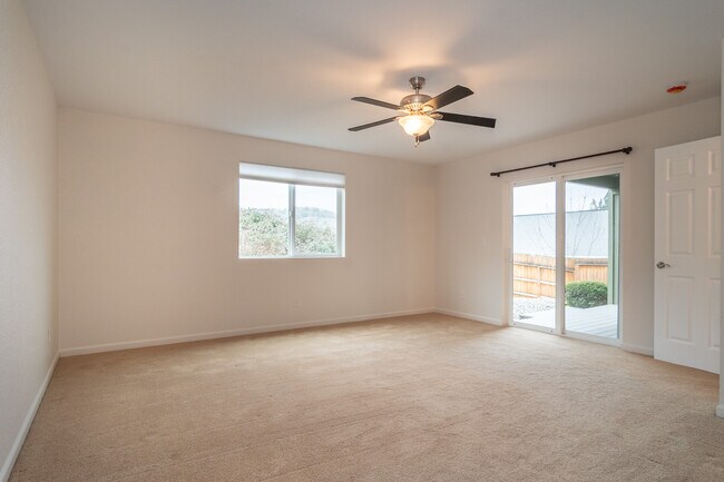 Building Photo - 233 Palmdale Ave