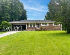 Building Photo - 3 Bed/1.5 Bath Home with Carport / No Pets Allowed / Available Now!