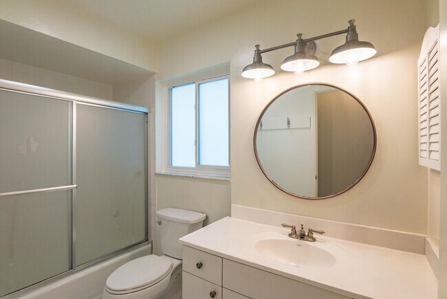 Building Photo - 3372 SE Court Dr