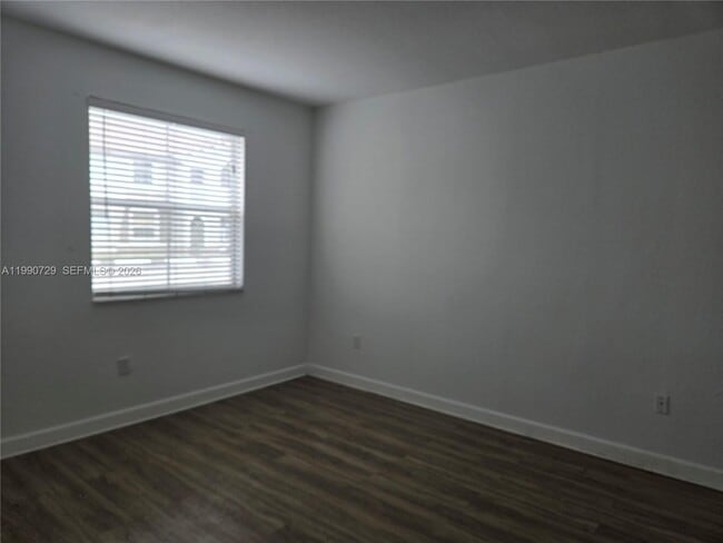 Building Photo - 1536 SE 25th St