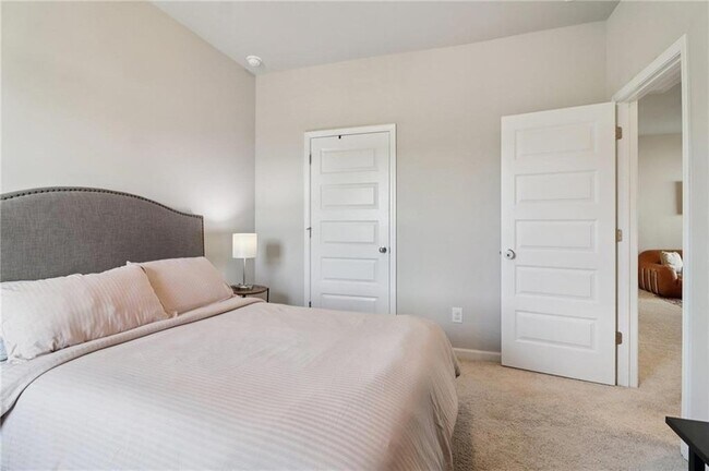 Building Photo - 3890 Clarington Dr