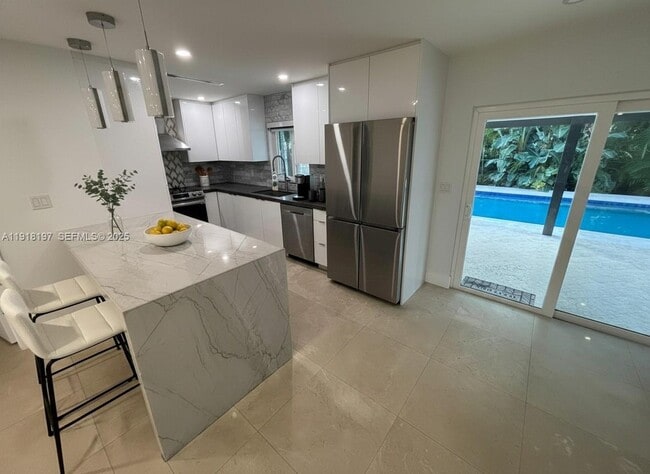 Building Photo - 2900 SW 16th St