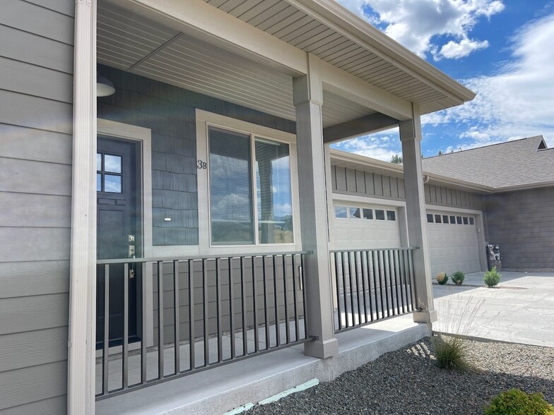 Building Photo - 3 Deer Run