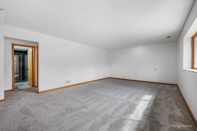 Building Photo - 2083 Maplewood Cir