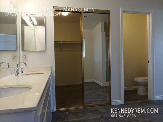 Building Photo - 1843 E Mesa Dr