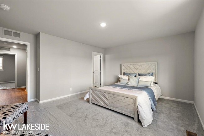Building Photo - 28132 Delano Dr