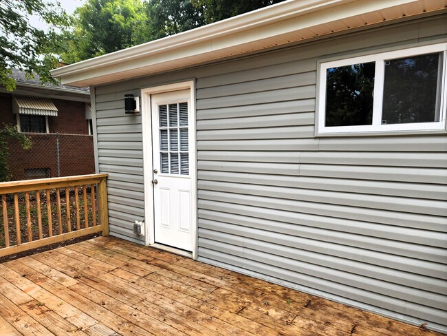 Building Photo - Charming Newly Remodeled 2-Bedroom Home