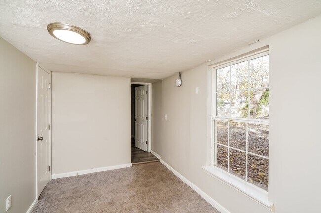 Building Photo - 820 Penn St