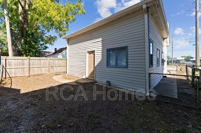 Building Photo - 446 Shelby St