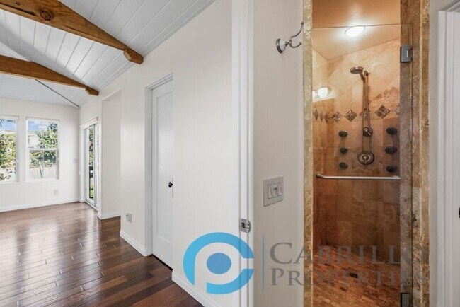 Building Photo - 7940 La Jolla Shores Dr