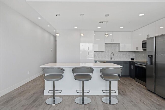 Building Photo - 1709 N Tamiami Trl