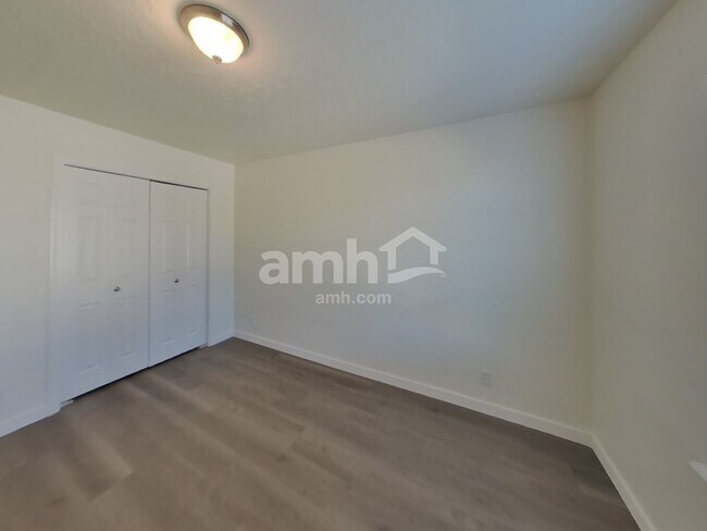 Building Photo - 495 E Whitbeck St