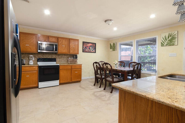 Building Photo - 6314 Kingston Ranch