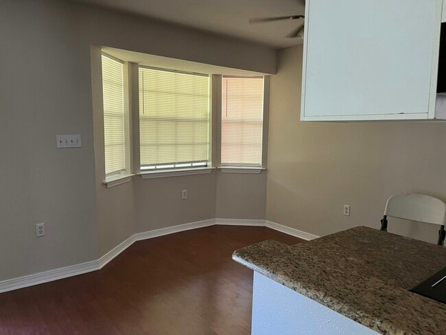 Building Photo - 315 Woodcrest Dr