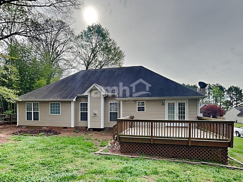 Building Photo - 2758 Island Point Dr NW