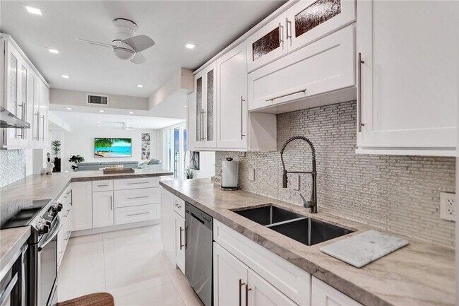 Building Photo - 5200 N Ocean Blvd