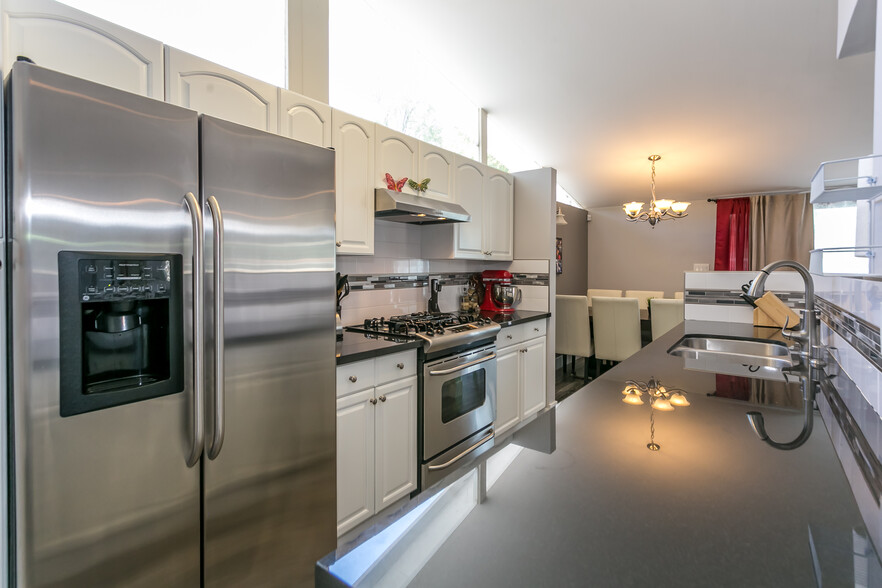 Building Photo - 6345 Jumilla Ave