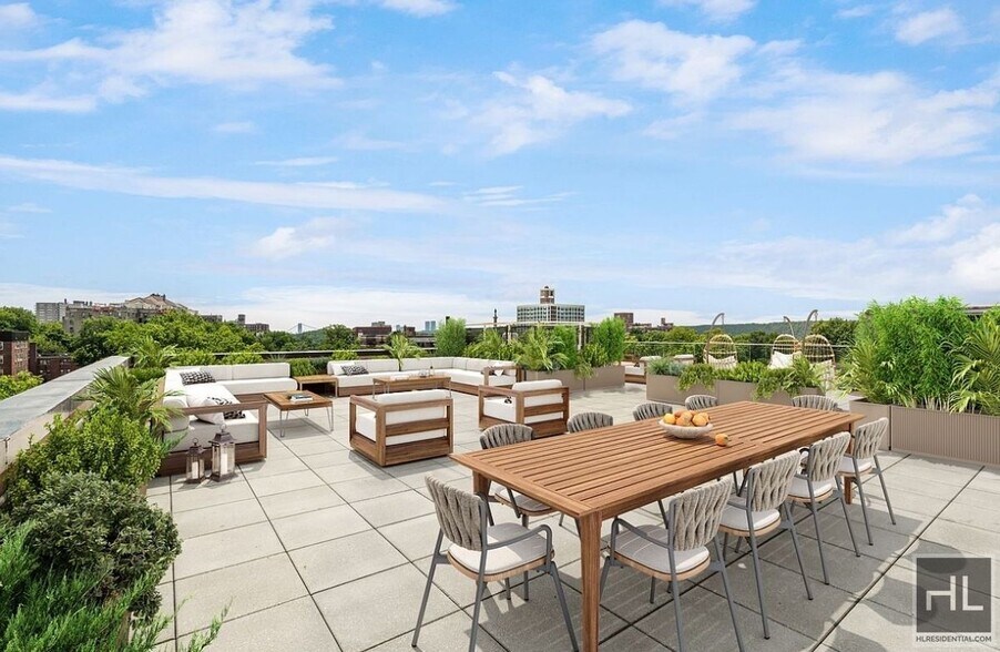 Building Photo - Gorgeous 1 bedroom with private balcony & laundry hookup