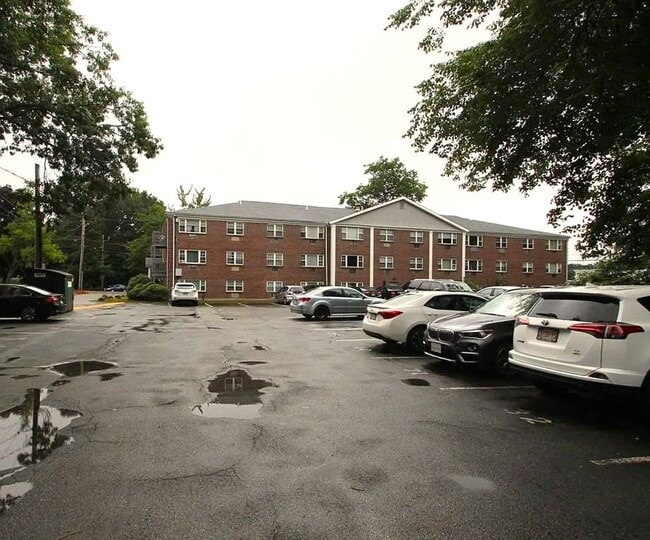 Building Photo - Updated 1 bedroom condo in ideal North Reading / Andover Rte 28 location.