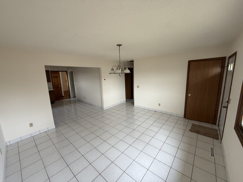 Building Photo - 8821 Sams Dr