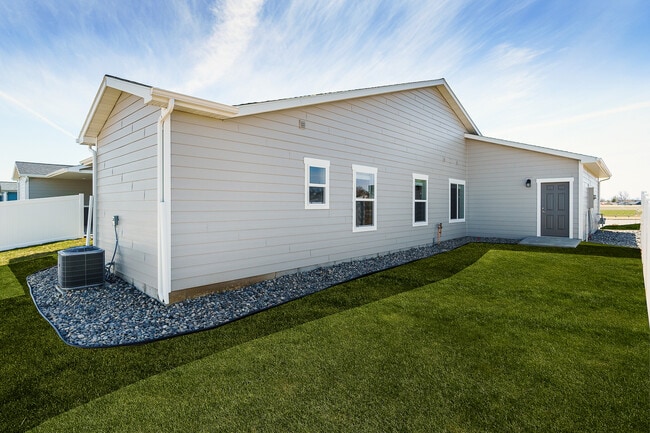 Building Photo - 913 Mission Oaks Dr