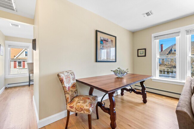 Large dining table - 701 Asbury Ave