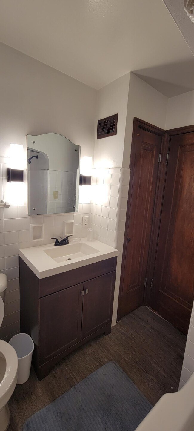 Bathroom A - 3948 N 44th St