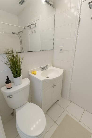 Building Photo - 5213 Atlantic View