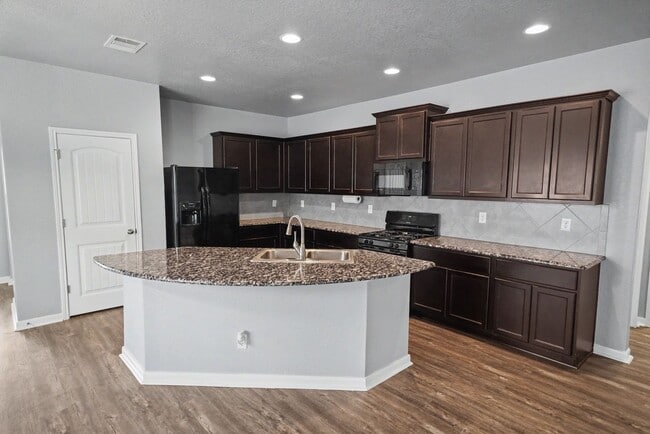 Building Photo - Modern 4-Bed Home with Open Layout in New Braunfels - Realtor Commission: $500