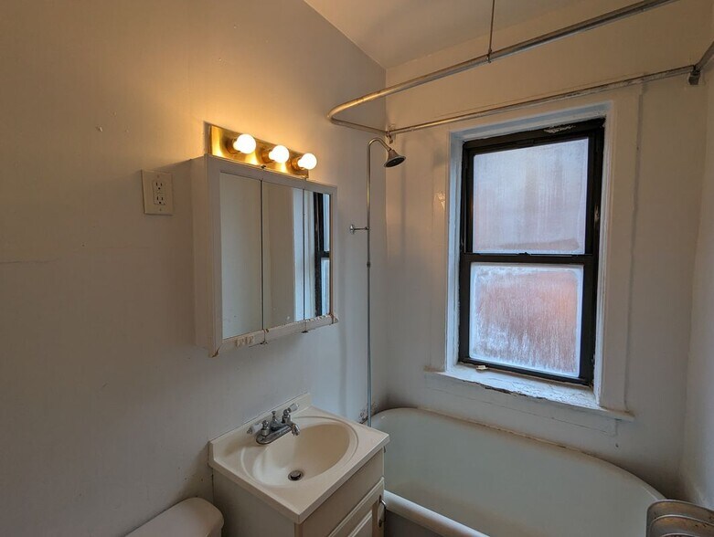 Building Photo - 2700 N Spaulding Ave