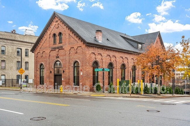 Building Photo - 205 Summer St
