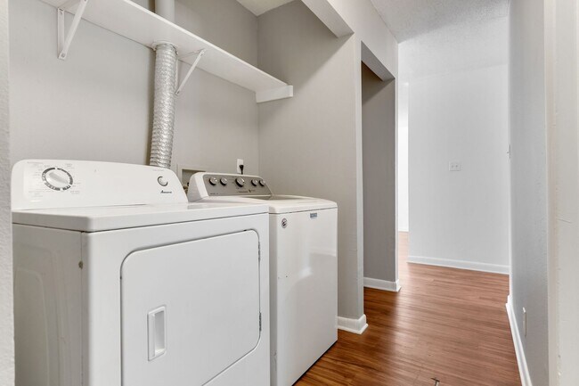 Building Photo - 4BR w/ Driveway Parking near Denver Zoo & City Park