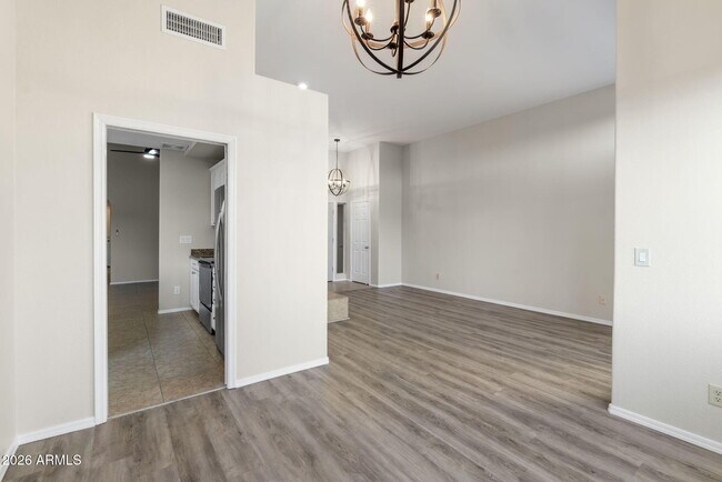 Building Photo - 8841 E Meadow Hill Dr